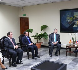 Don Felipe junto al Presidente electo de la República de Costa Rica, Su Excelencia Rodrigo Chaves, en un momento de la reunión